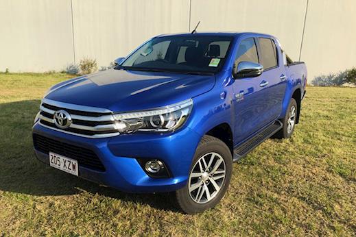 HiLux 4x4 SR5 Double-Cab Pick-up | Sci-Fleet Toyota